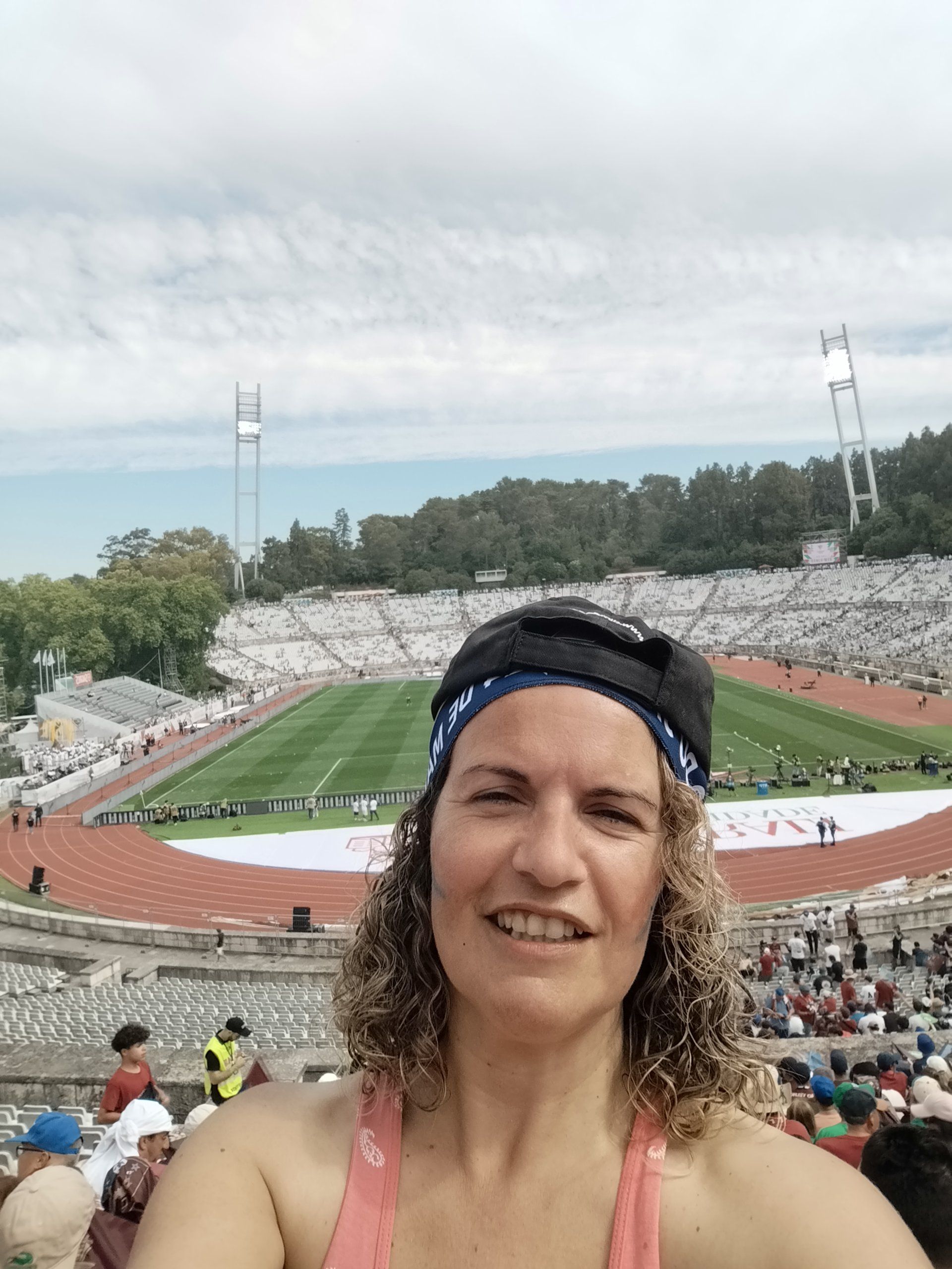 Vi o torreense ganhar
Taça de Portugal
Vi o povo a chorar
Vivi uma emoção sem igual.
Estar com todos no jamour
É algo inesquecível
Ver o torreense ganhar
Foi de tudo o mais incrível.
Sou Sporting de coração
Sou torreense desde que nasci
Ver o torrense campeão
Foi o maior orgulho que vivi.