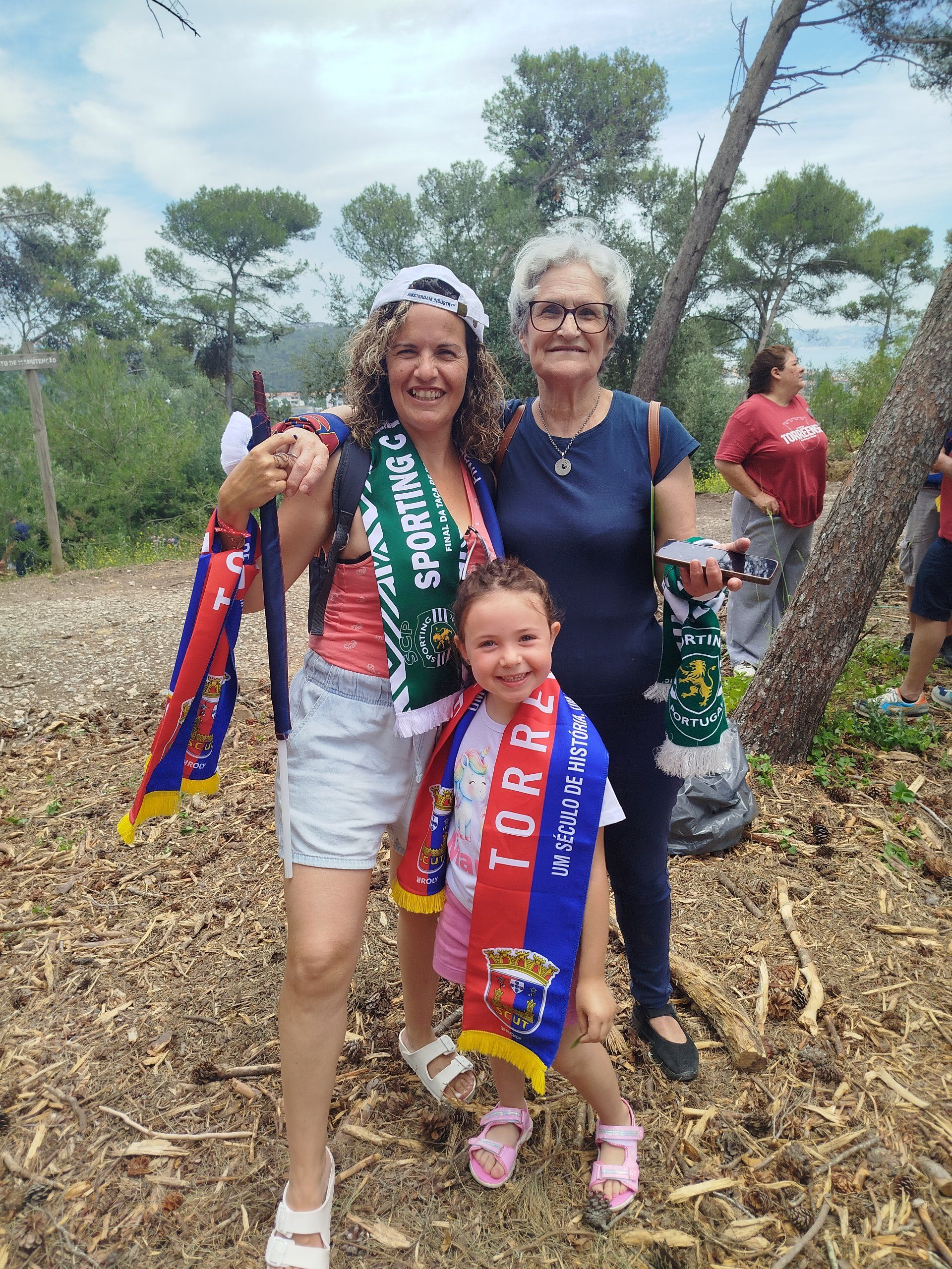 Vi o torreense ganhar
Taça de Portugal
Vi o povo a chorar
Vivi uma emoção sem igual.
Estar com todos no jamour
É algo inesquecível
Ver o torreense ganhar
Foi de tudo o mais incrível.
Sou Sporting de coração
Sou torreense desde que nasci
Ver o torrense campeão
Foi o maior orgulho que vivi.