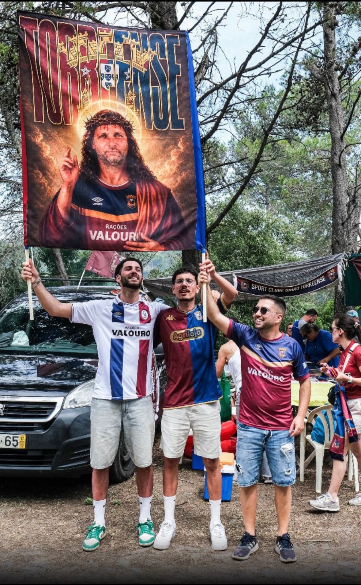 A bandeira que surgiu de uma promessa feita em janeiro quando o mister assumiu o comando da equipa