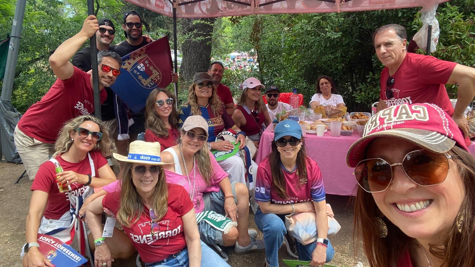 Paixão pela nossa terra ,onde somos felizes ❤️
Família de sócios que subiram a 1.ª divisão ❤️