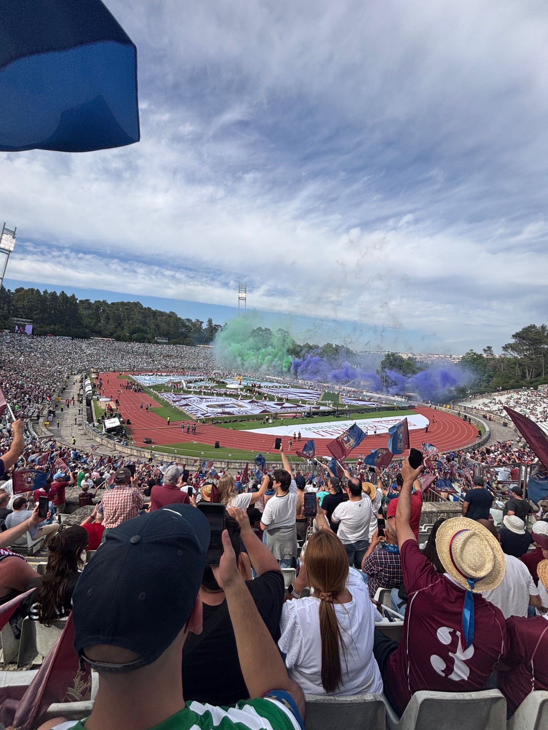 Tantos Quilómetros e o palco dos sonhos vestiu se de Azul Grená ❤️💙 Obrigado por este Sonho